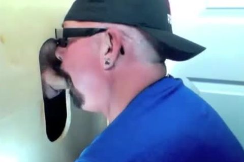 man Getting A oral stimulation-stimulation From An Expert Sucker In A Gloryhole